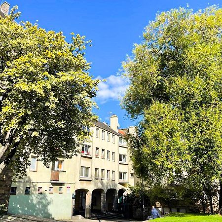 Charming Old Town 2 Bed Apt, 2Mins From Royal Mile إدنبرة المظهر الخارجي الصورة