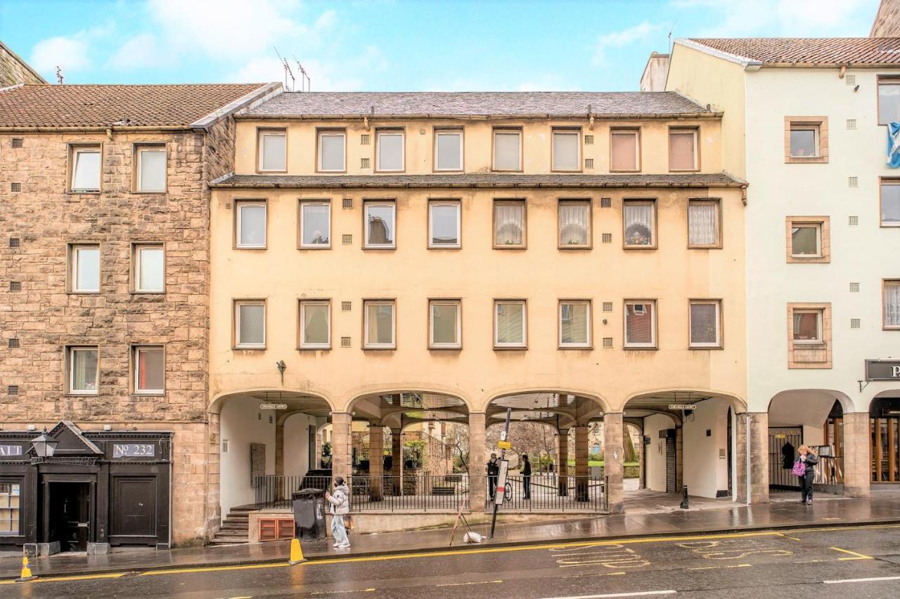 Charming Old Town 2 Bed Apt, 2Mins From Royal Mile إدنبرة المظهر الخارجي الصورة