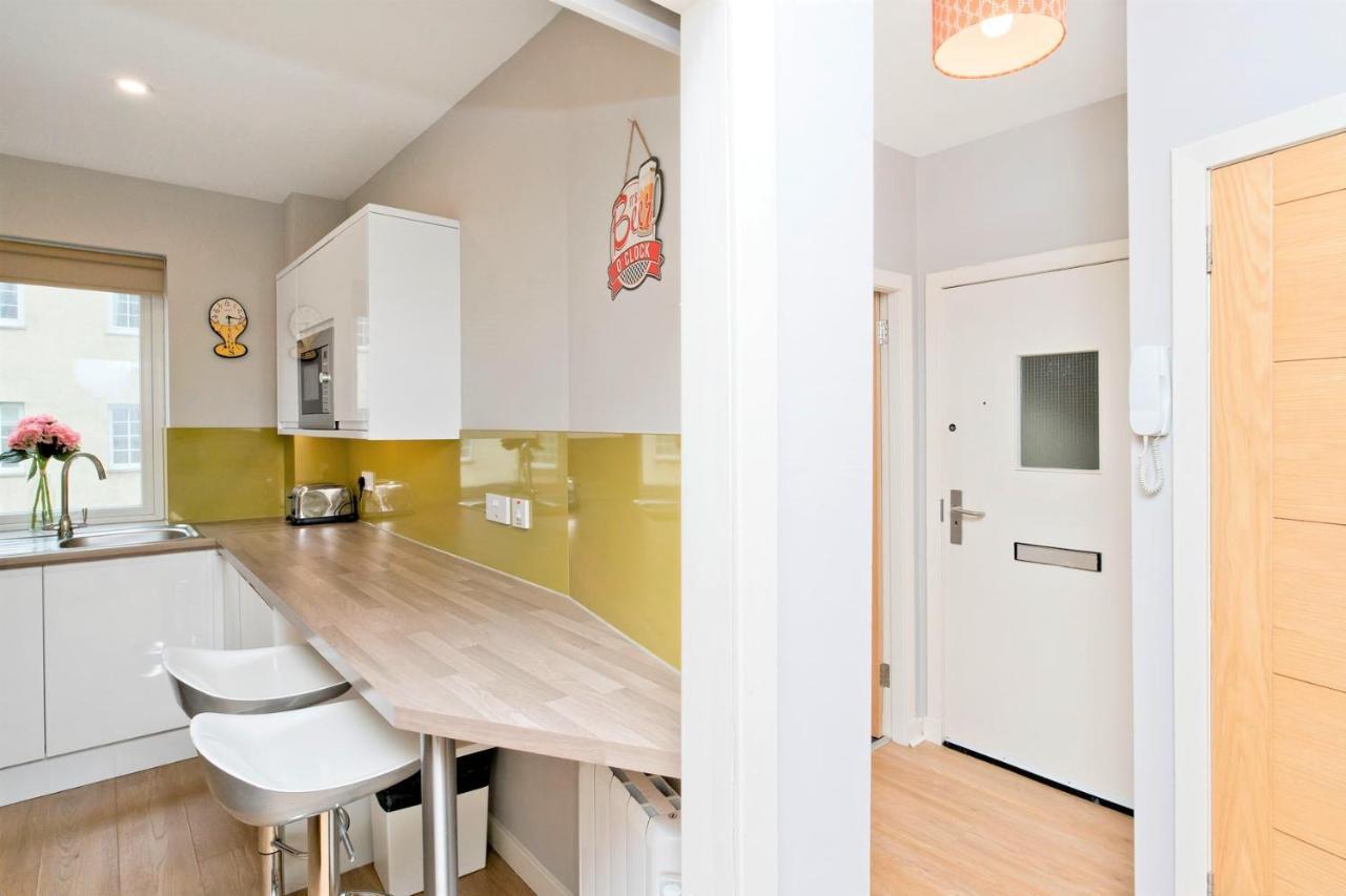Charming Old Town 2 Bed Apt, 2Mins From Royal Mile إدنبرة المظهر الخارجي الصورة